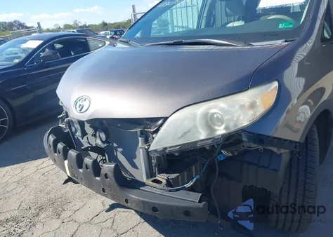 2013 Toyota Sienna Xle V6 8 Passenger из США, поврежденный, VIN 5TDYK3DC4DS352424